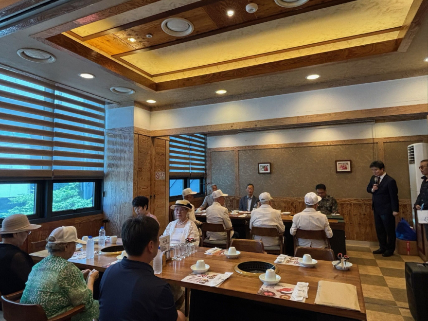 5-2 포천시 송우중앙감리교회, 호국보훈의 달 맞아 소흘읍 6·25 참전유공자 격려 오찬.jpg