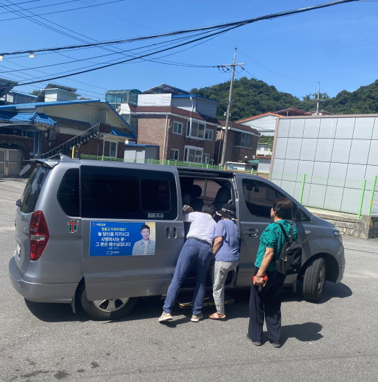 11. 상패동 이담양평해장국, 관내 홀로 사는 어르신에게‘따뜻한 한 끼 나눔’ 진행(1).jpg