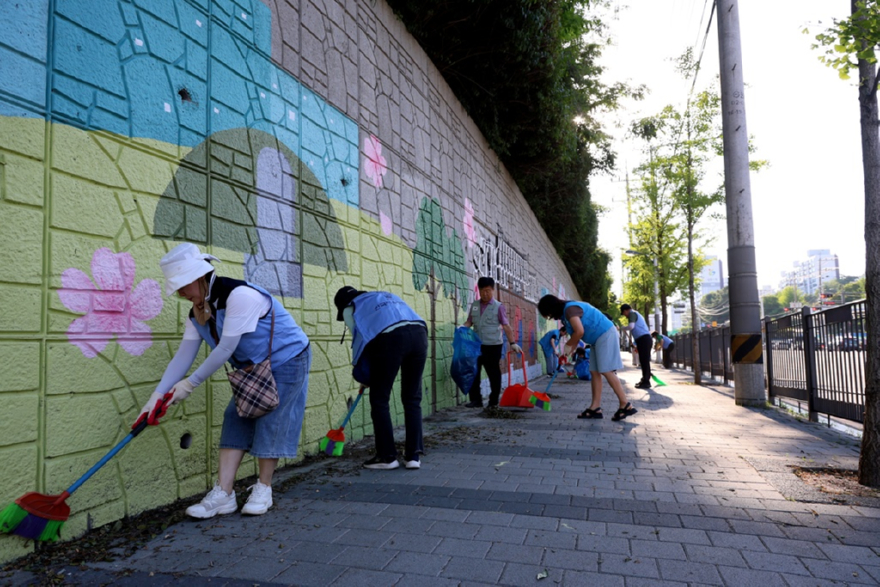 10.송산1동(송산1동+자유총연맹,+지역의+자랑+공유하며+환경+정화+실시)1.jpg