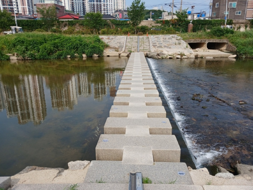 1.생태하천과(의정부시,+중랑천+징검다리+물길+열어+집중호우+대비+강화)1-작업후.jpg