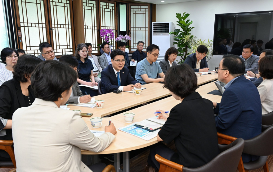 1.기획예산과(김원기+의정부시장,+첫+간부회의+개최…시민안전과+교통현안+최우선).JPG