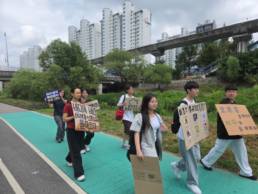 3.생태하천과(의정부시,+청소년과+함께+하천+환경+보호+및+불법행위+근절+캠페인+펼쳐)2.jpg