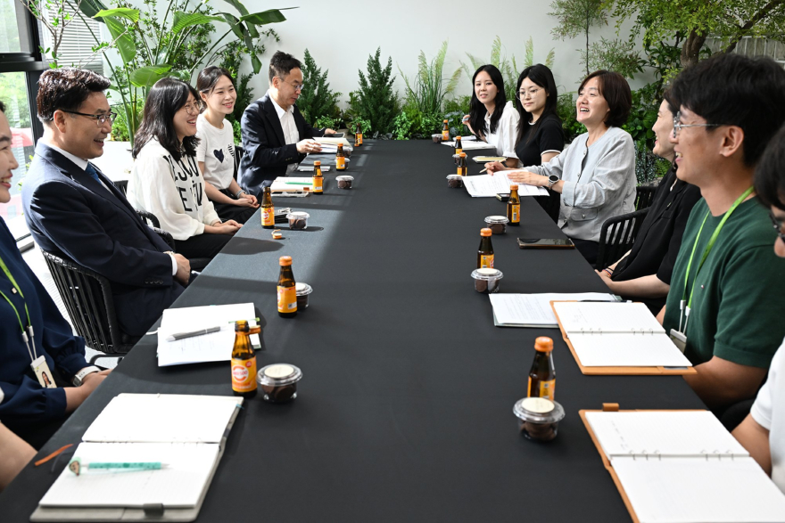 1.기업투자유치과(김원기+의정부시장,+첫+유관기관+행보로+LH+찾아+지역+상생+시동)3.JPG