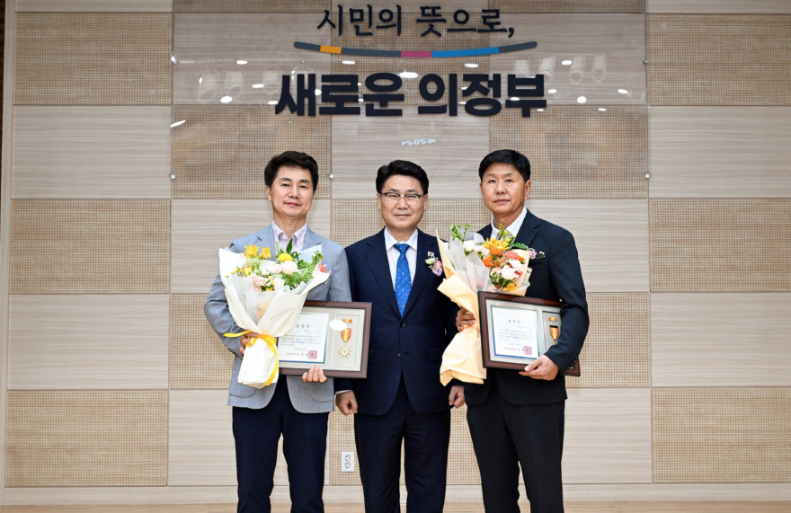 1.교육청소년과((재)의정부시민장학회,+지역+인재+장학증서+수여)2.JPG