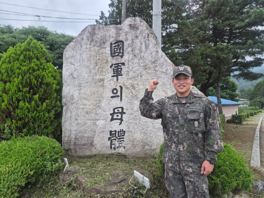 1. 수기사 김인호 대위가 힘찬 파이팅을 하고 있다.(사진제공 = 대위 전시은).jpg