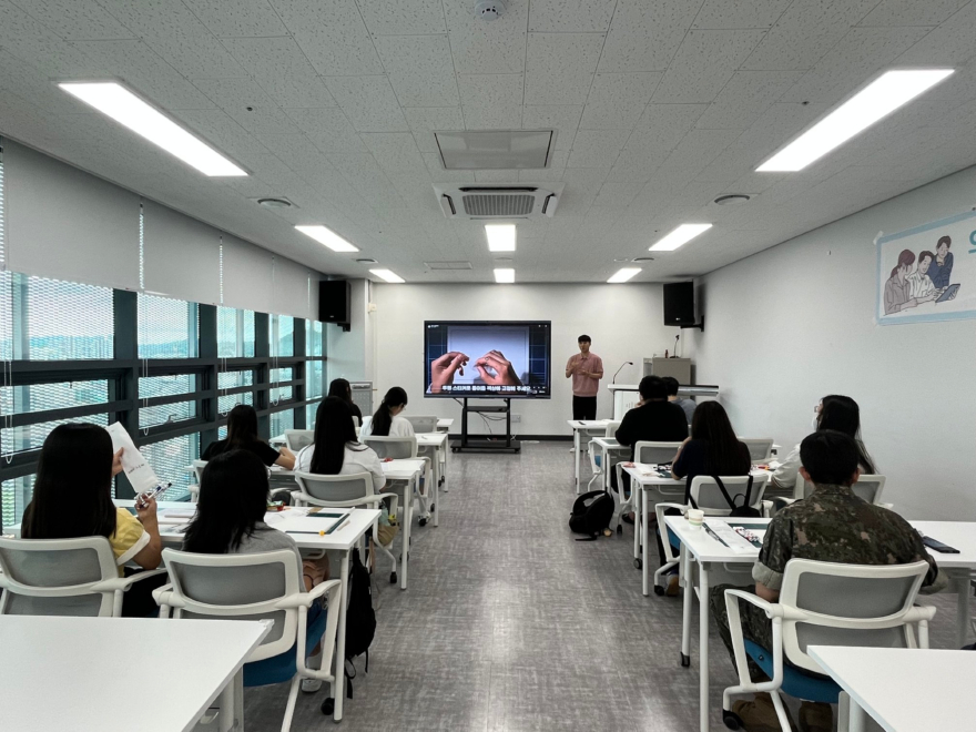 3. 오르빛도서관, 청년 창업가와 함께하는 '직업 실전 사람책 멘토링' 성황리 마무리.jpg