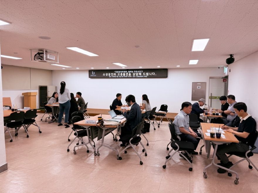 5.민원여권과(의정부시,+‘달리는+국민신문고’로+시장+상인+곁+지킨+하루).jpg