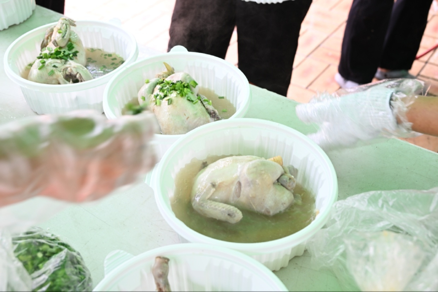 9. 동두천시 보산동 새마을부녀회 복맞이 삼계탕 나눔(3).jpg