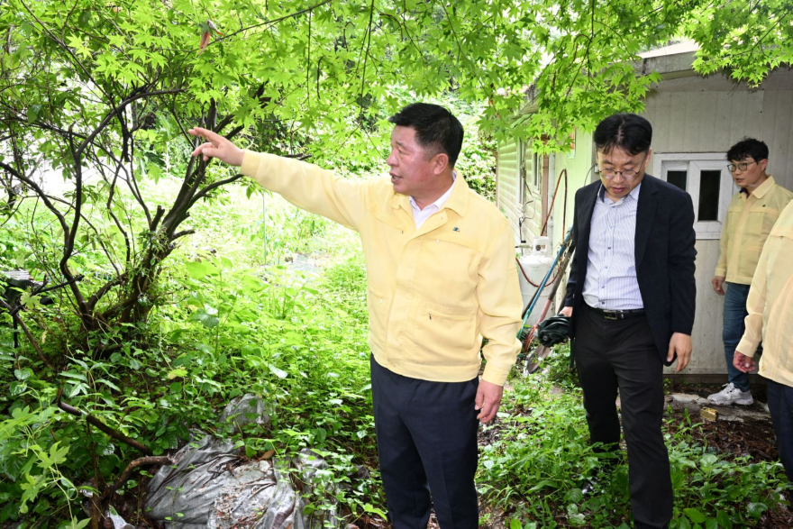 7.23.-정덕영 양주시장, 회정동 호우 피해주택 점검…응급복구·재발방지 대책 지시.jpg