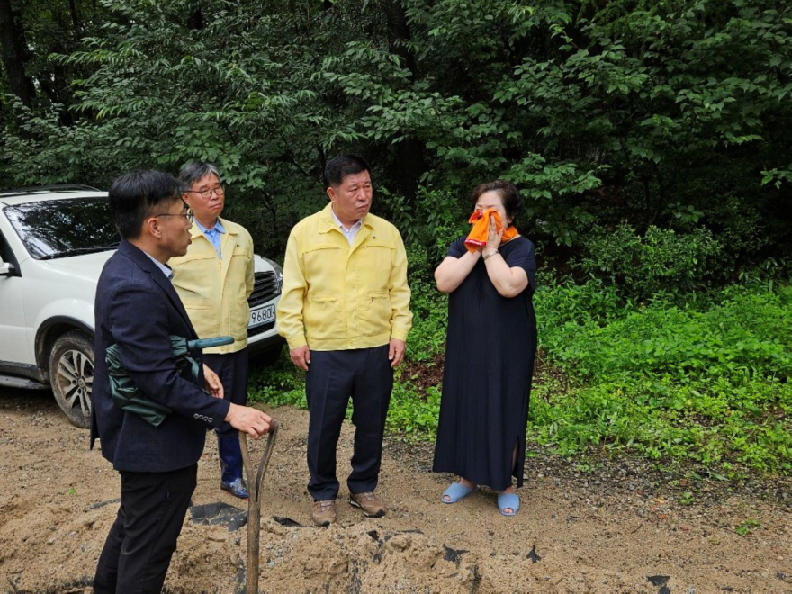 7.23.-정덕영 양주시장, 회정동 호우 피해주택 점검…응급복구·재발방지 대책 지시1.jpg