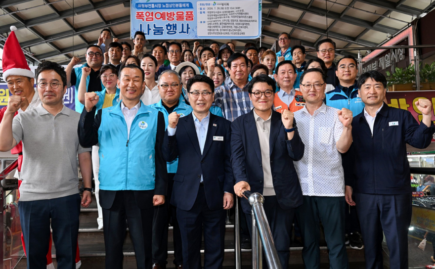 2.일자리경제과(김원기+의정부시장,+제일시장+찾아+폭염예방물품+전달)1.JPG