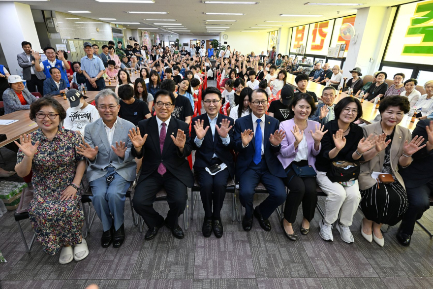1.노인복지과(대한노인회+의정부시지회,+1‧3세대+어울림+한마당+및+장학금+전달식+개최)2.JPG