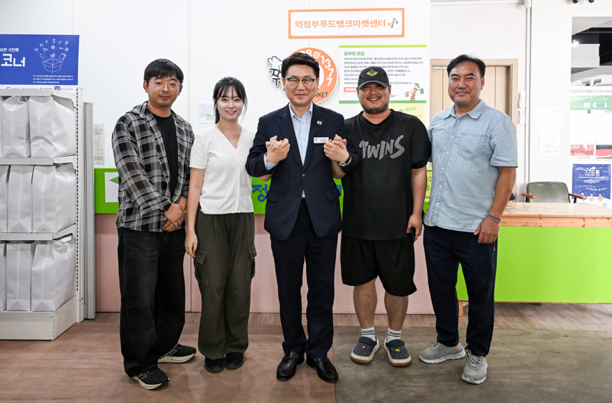 2.복지정책과(김원기+의정부시장,+폭염+속+‘그냥드림’+현장점검…먹거리+안전망+살펴)4.JPG