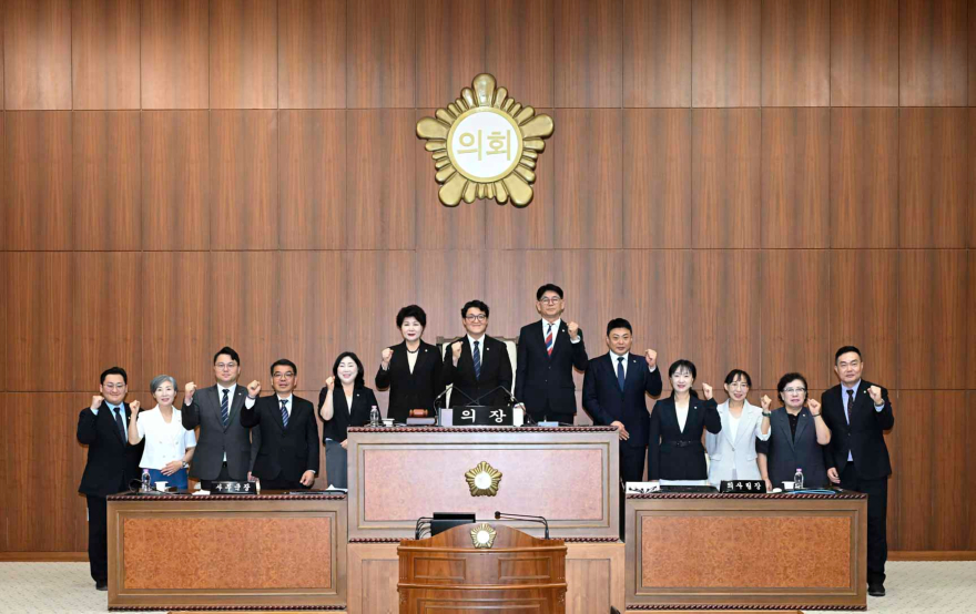 사진(제10대 의정부시의회 단체사진).jpg