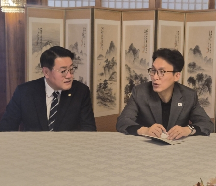 [기자수첩] 연제창이 총리 공관 문을 두드린 이유 — 정치인의 행보가 말하는 것