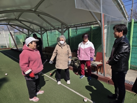 동두천 보산동, ‘현장 중심’ 노인 복지 행정... 게이트볼장 소통 행보