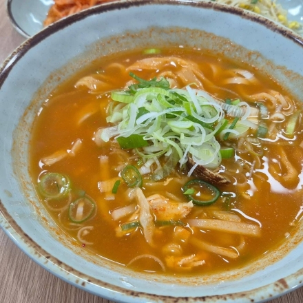양주시 신규 외식 명소 ‘우이천닭칼국수’, 쾌적한 시설과 차별화된 맛으로 눈길
