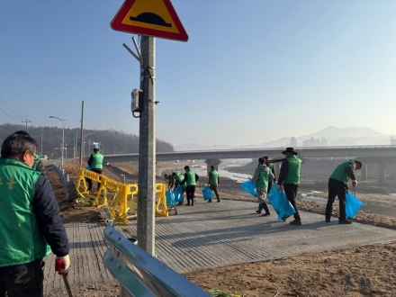 포천시 새마을지도자 신북면협의회, 포천천 산책로 환경정화활동