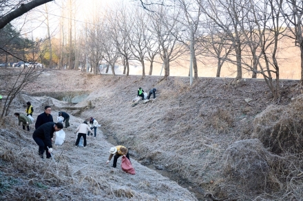양주 장흥면, ‘매내미 벚꽃길’ 새단장... 110여 명 참여 국토대청소 전개