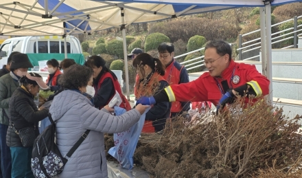 포천시·국립산림과학원, 식목일 맞아 '내 나무 갖기 캠페인' 성료