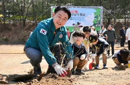 의정부시, ‘불법경작지’를 시민 정원으로... 장암동서 제81회 식목일 나무심기