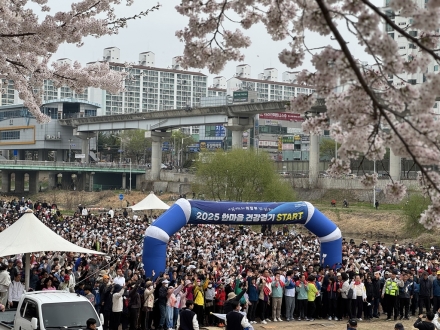 의정부 중랑천 4km 구간 '분홍빛 활력'... 11일 '2026 한마음 건강걷기대회' 개최