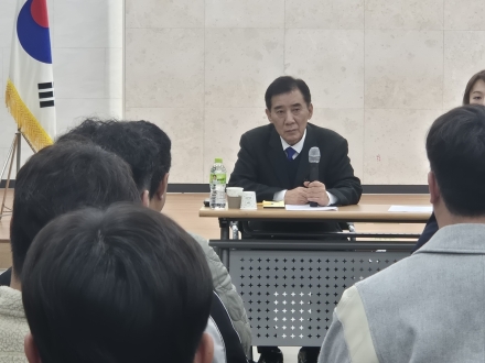 포천 청년농 “버티고 싶어도 버티기 어렵다”… 박윤국, 스마트팜·숙소 합법화 등 12개 현안 해결 약속