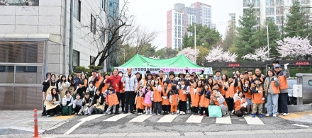 동두천 불현동 골목, ‘가족의 손길’로 화사한 꽃길 변신