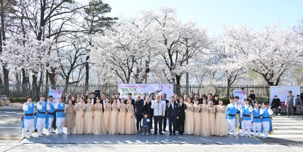 동두천시, 벚꽃 아래 울려 퍼진 시립예술단 선율... 정기공연 ‘성료’