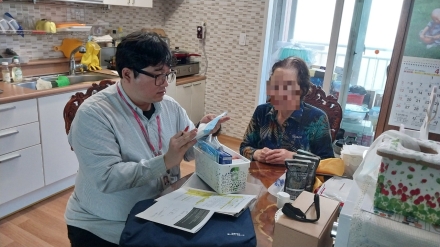 동두천 송내동, ‘누구나돌봄’ 현장 방문… 거동 불편 어르신 복지 사각지대 해소