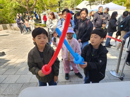 포천아트밸리에 울려 퍼진 동심… ‘키즈데이’ 풍선아트·페이스 페인팅 ‘인기 폭발’