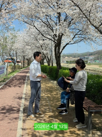임종훈 포천시의장, 시민 전달 감사패 수여... “포천 벚꽃길 명소화 공로”