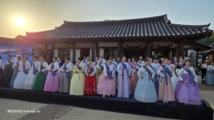 품격 잃은 심사 기준에 눈물 흘린 육영수 여사 정통 한복 대회