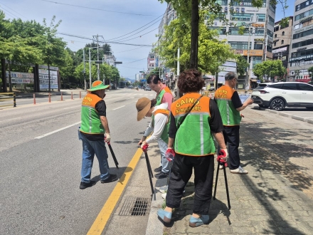 동두천 송내동 자율방재단, 장마 전 ‘빗물받이 대청소’… 안전 로드체킹 실시