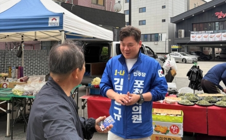 송우리 장날 누빈 김현규 포천시의원 후보 주민 밀착형 현장 소통 행보 눈길