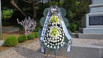 5군단, 독수리 유격대 현충탑 참배 거행…민·군 함께 영웅들의 넋 기려
