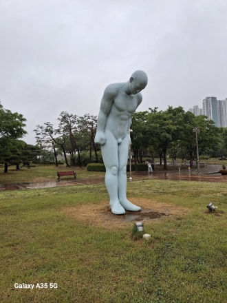 비 오는 이른 아침, 경기미술관에서 만난 평화와 희망의 메시지