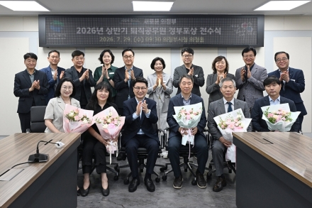 의정부시, 2026년 상반기 퇴직공무원 5명 정부포상 전수식 개최